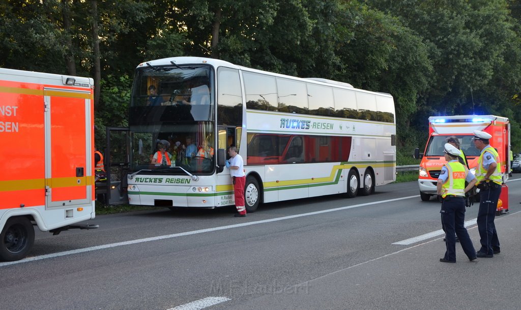 Einsatz BF Koeln Klimaanlage Reisebus defekt A 3 Rich Koeln hoehe Leverkusen P030.JPG